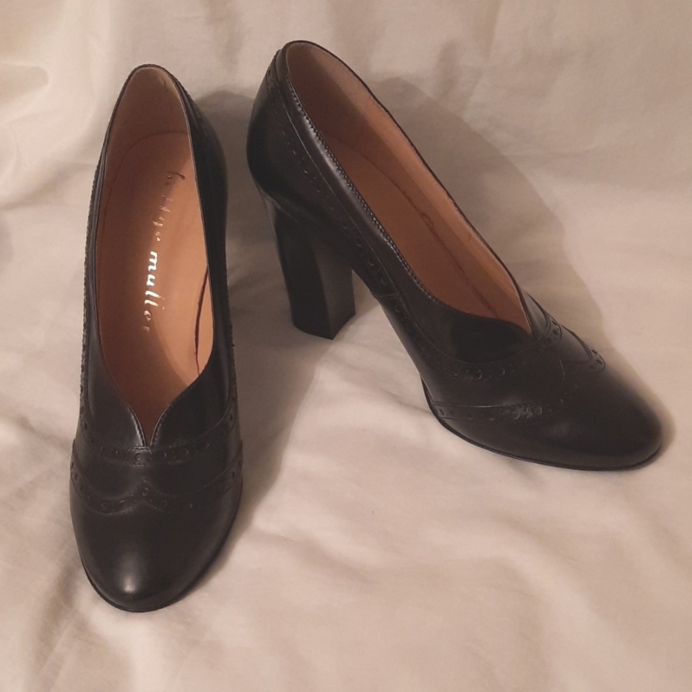 NIB Bettye Muller retro style "memoir" black pump. Size 6 1/2.